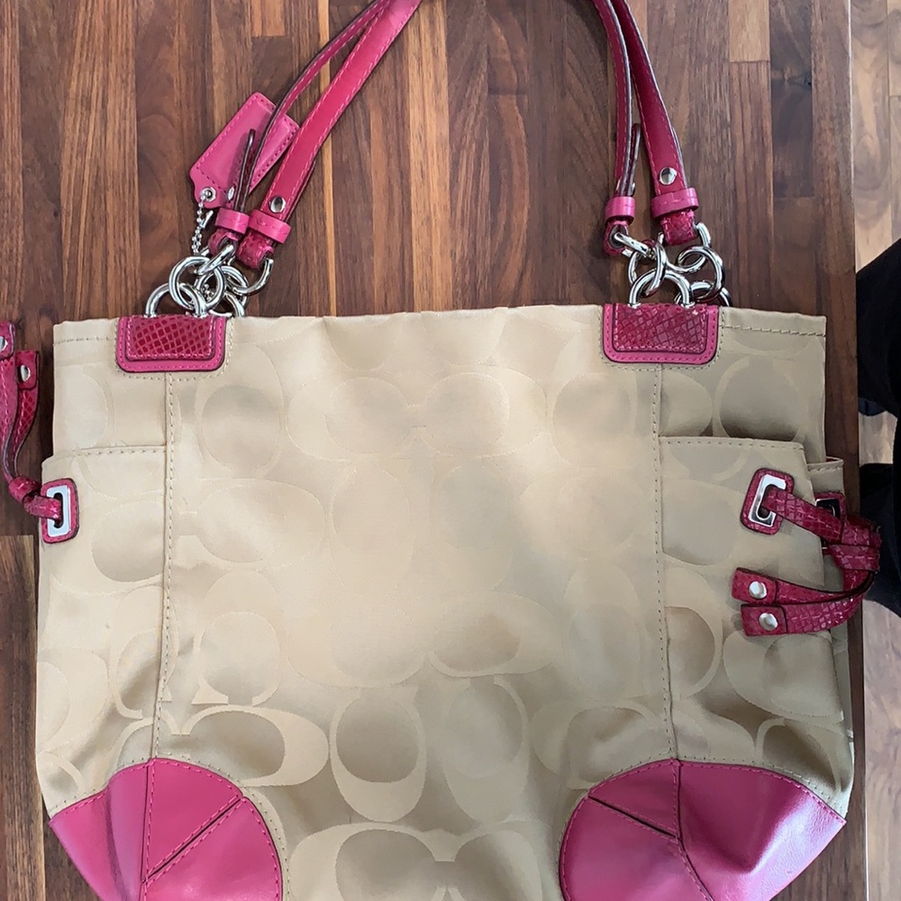 Coach authentic Handbag - Picture 13 of 14